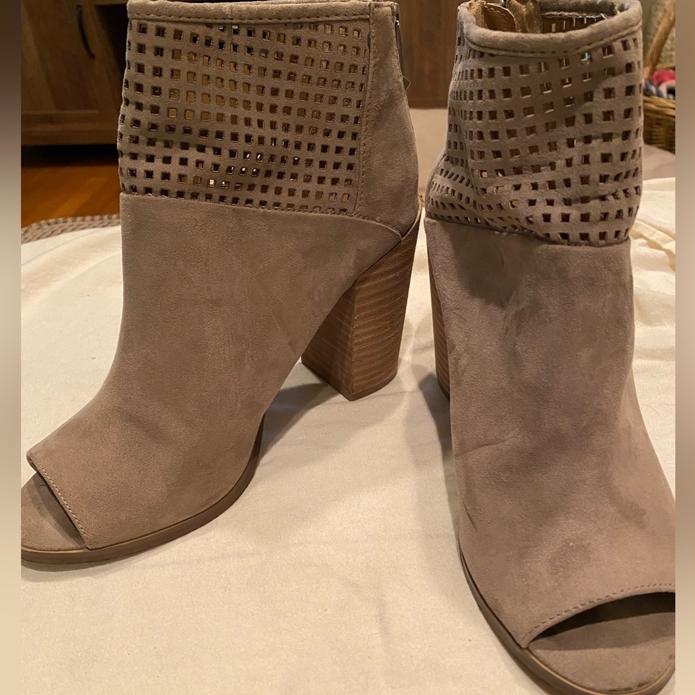 Report taupe booties